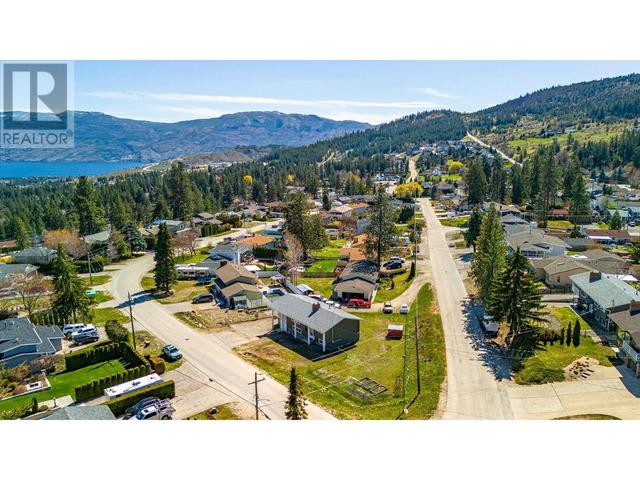 3334 Mcmurchie Road, House detached with 4 bedrooms, 3 bathrooms and 1 parking in West Kelowna BC | Image 4