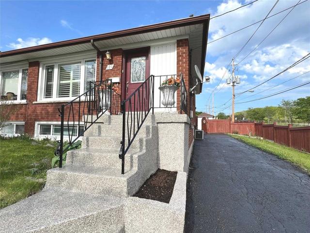 129 Sharpecroft Blvd, House semidetached with 4 bedrooms, 3 bathrooms and 5 parking in Toronto ON | Image 12