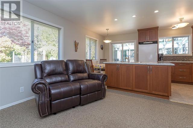4918 Alamida Cres, House detached with 3 bedrooms, 2 bathrooms and 4 parking in Saanich BC | Image 21
