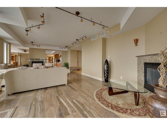 1900 - 10035 Saskatchewan Dr Nw, Condo with 3 bedrooms, 4 bathrooms and 5 parking in Edmonton AB | Image 12