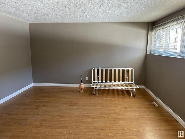 2 - 6920 101 Av Nw Nw, Condo with 1 bedrooms, 1 bathrooms and null parking in Edmonton AB | Image 2