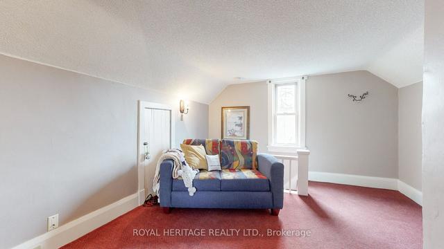43 Gladstone Ave, House detached with 2 bedrooms, 1 bathrooms and 4 parking in Oshawa ON | Image 3