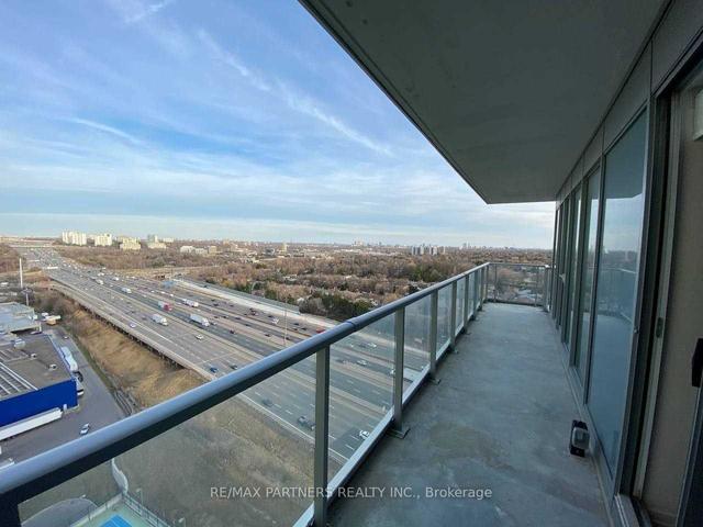 2010 - 115 Mcmahon Dr, Condo with 2 bedrooms, 2 bathrooms and 1 parking in Toronto ON | Image 4