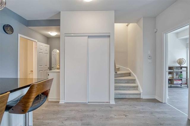 262 - 27 Applewood Lane, Townhouse with 3 bedrooms, 3 bathrooms and 1 parking in Toronto ON | Image 4
