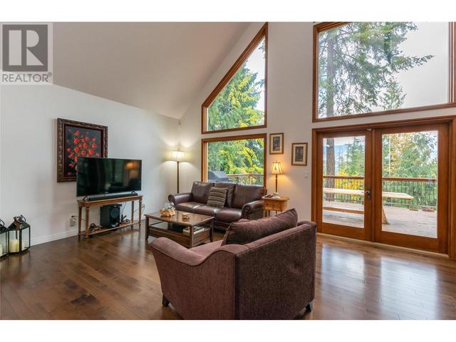 2611 Duncan Road, House detached with 5 bedrooms, 3 bathrooms and 2 parking in Columbia Shuswap C BC | Image 7