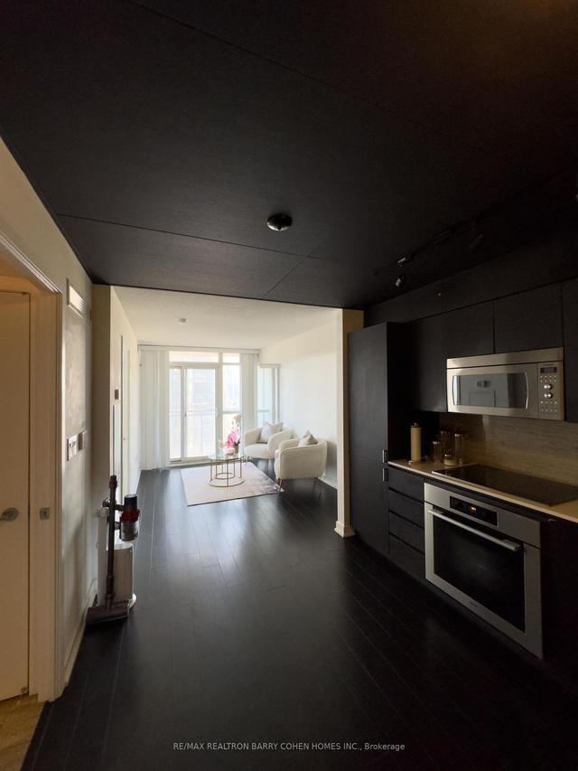 2211 - 15 Iceboat Terr, Condo with 1 bedrooms, 1 bathrooms and 0 parking in Toronto ON | Image 16