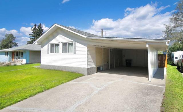 135 Sunwapta Drive, House detached with 3 bedrooms, 2 bathrooms and 3 parking in Hinton AB | Image 3