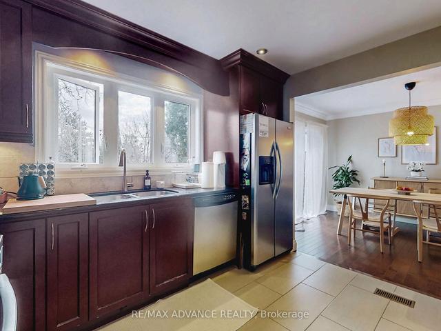 19 Davean Dr, House detached with 5 bedrooms, 4 bathrooms and 5 parking in Toronto ON | Image 3