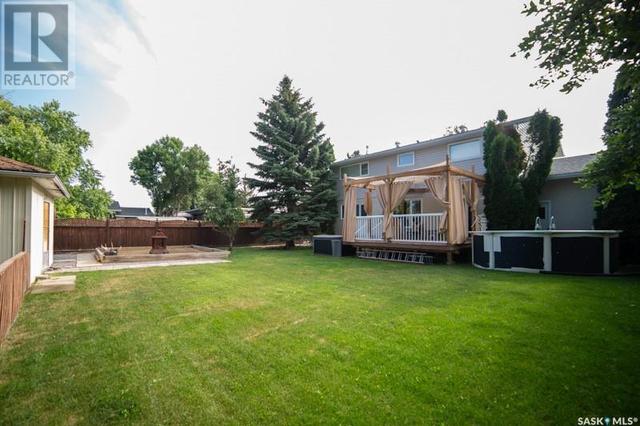 729 Windsor Street, House detached with 4 bedrooms, 3 bathrooms and null parking in Weyburn SK | Image 2