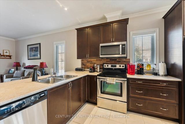 2 Calberry Crt, Townhouse with 1 bedrooms, 1 bathrooms and 2 parking in Selwyn ON | Image 2