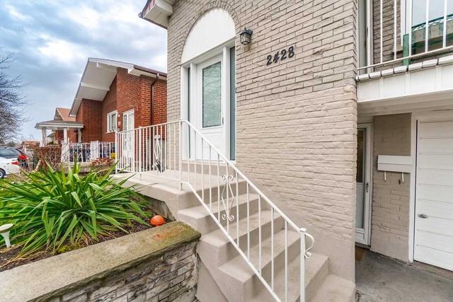 2428 Cashmere Ave, House semidetached with 3 bedrooms, 2 bathrooms and 3 parking in Mississauga ON | Image 32