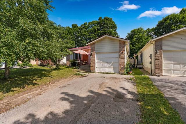 153 Hickling Tr, House detached with 3 bedrooms, 2 bathrooms and 3 parking in Barrie ON | Card Image