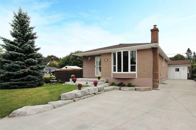 1401 Tatra Dr, House detached with 3 bedrooms, 2 bathrooms and 5 parking in Pickering ON | Image 1