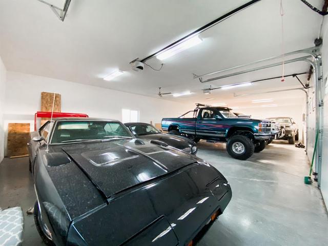 26x60 garage, fits 6 cars | Image 38