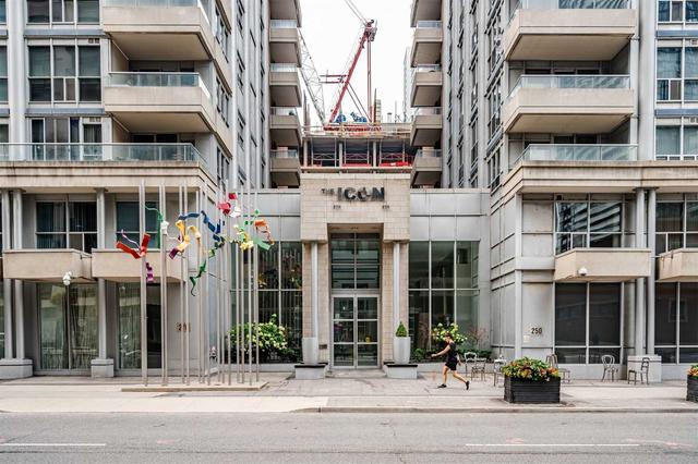 905 - 270 Wellington St W, Condo with 2 bedrooms, 2 bathrooms and 1 parking in Toronto ON | Image 12