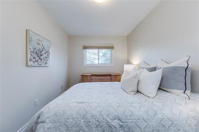 629 Francis Rd, Townhouse with 3 bedrooms, 2 bathrooms and 1 parking in Burlington ON | Image 19