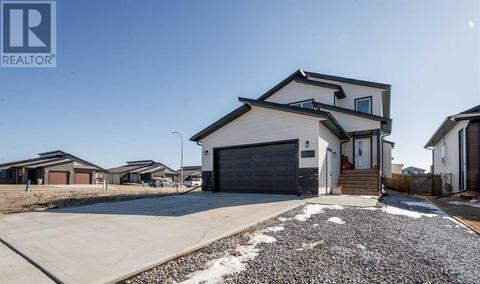 10205 128 Avenue, House detached with 4 bedrooms, 3 bathrooms and 4 parking in Grande Prairie AB | Card Image