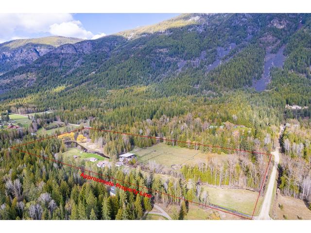 4856 32nd Street, House detached with 3 bedrooms, 2 bathrooms and 2 parking in Central Kootenay B BC | Image 19