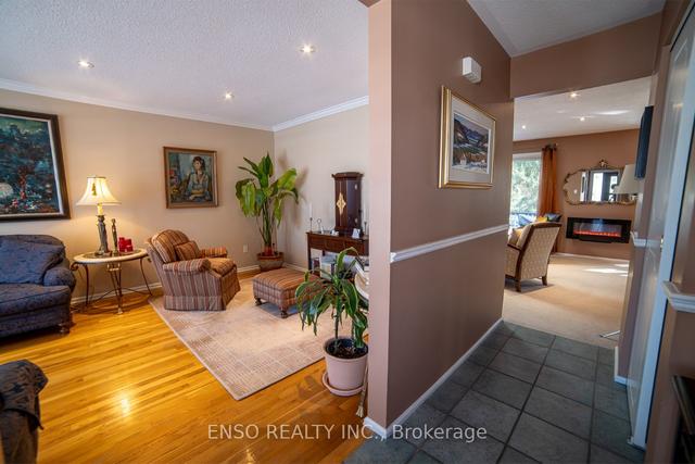 17 Ovida Blvd, House detached with 3 bedrooms, 3 bathrooms and 6 parking in Markham ON | Image 3