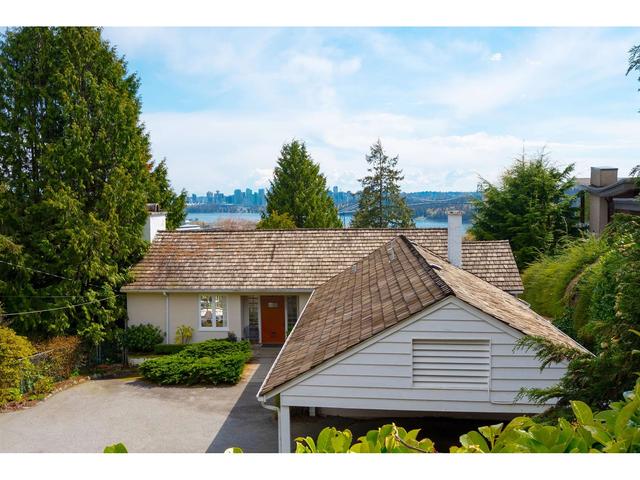 846 Anderson Crescent, House detached with 4 bedrooms, 3 bathrooms and null parking in West Vancouver BC | Card Image