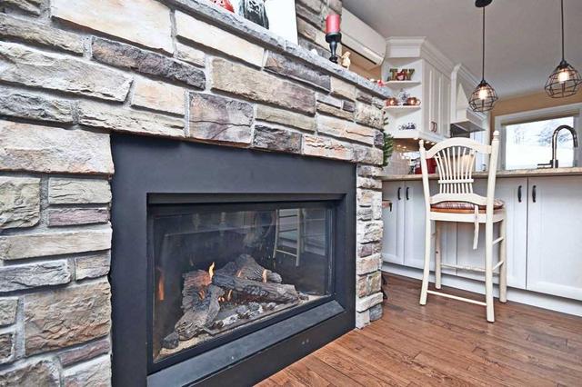 1878 St Johns Rd, House detached with 2 bedrooms, 2 bathrooms and 8 parking in Innisfil ON | Image 3