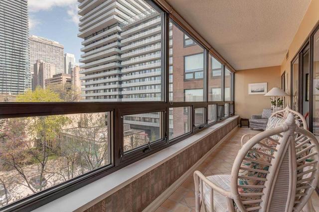 606 - 62 Wellesley St W, Condo with 3 bedrooms, 2 bathrooms and 1 parking in Toronto ON | Image 13