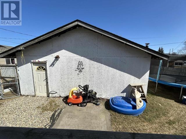 10663 102 Street, House detached with 5 bedrooms, 3 bathrooms and null parking in Taylor BC | Image 32