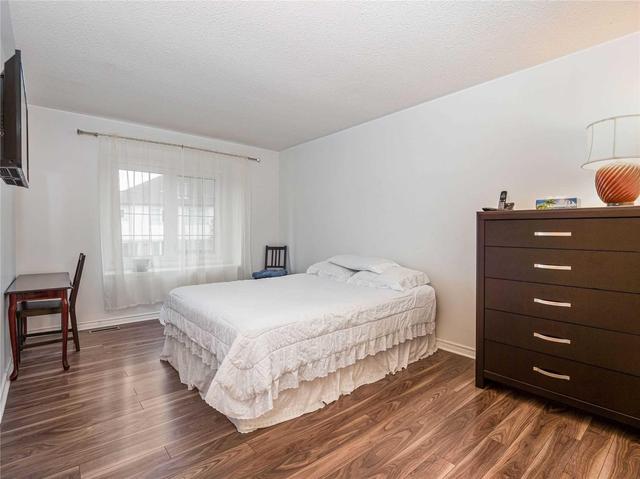 65 Kimberley Cres, Townhouse with 4 bedrooms, 3 bathrooms and 1 parking in Brampton ON | Image 7