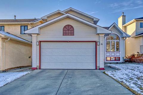 31 Sierra Vista Circle Sw, House detached with 4 bedrooms, 3 bathrooms and 4 parking in Calgary AB | Card Image