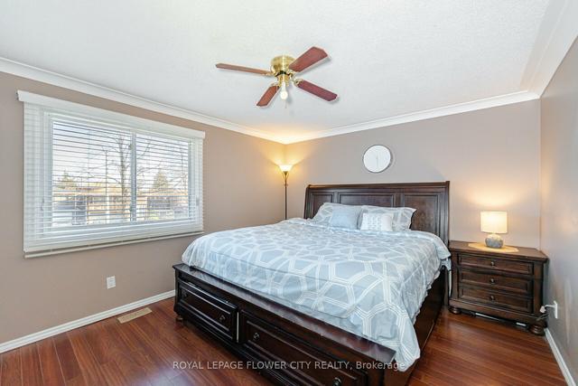 32 Maplehurst Sq N, House semidetached with 3 bedrooms, 3 bathrooms and 3 parking in Brampton ON | Image 9