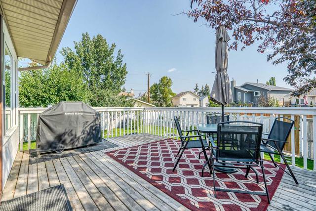 137 Sundown Place Se, House detached with 5 bedrooms, 3 bathrooms and 4 parking in Calgary AB | Image 39