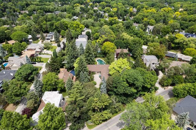 82 Edenbridge Dr, House detached with 6 bedrooms, 4 bathrooms and 12 parking in Toronto ON | Image 2