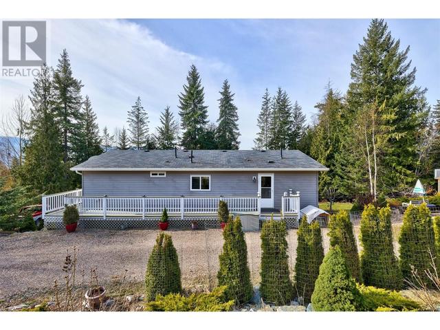 2715 Fraser Road, House other with 3 bedrooms, 3 bathrooms and 6 parking in Columbia Shuswap F BC | Image 2