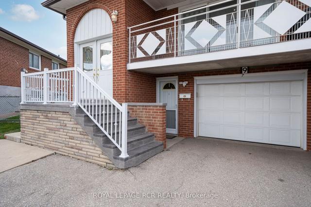 9 Slane Crt, House semidetached with 3 bedrooms, 2 bathrooms and 4 parking in Toronto ON | Image 12