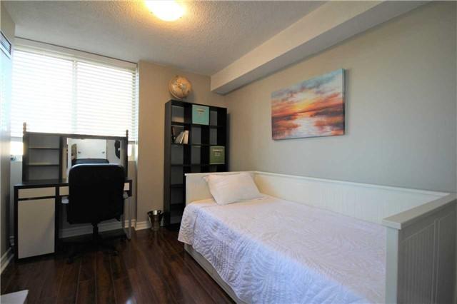 1201 - 3590 Kaneff Cres, Condo with 2 bedrooms, 2 bathrooms and 2 parking in Mississauga ON | Image 9