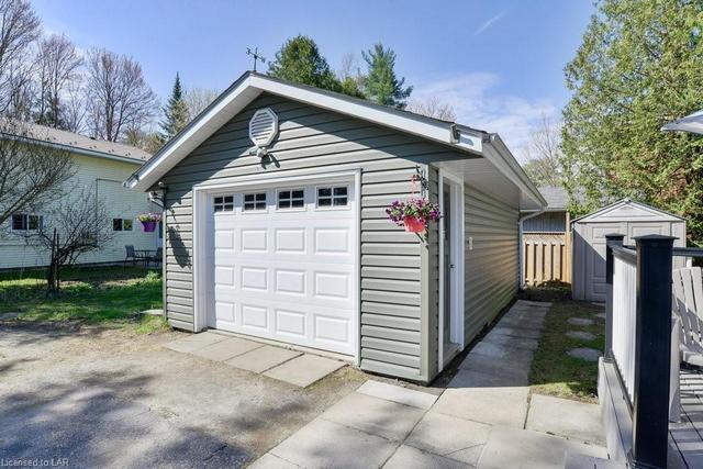 110 Richard Street, House detached with 2 bedrooms, 1 bathrooms and 3 parking in Bracebridge ON | Image 4