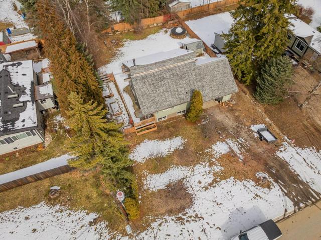 421 104th Street, House detached with 3 bedrooms, 3 bathrooms and null parking in Castlegar BC | Image 4