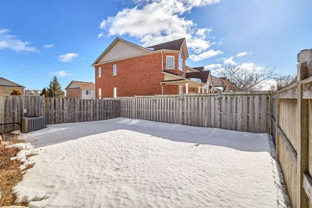 42 Trevino Circ, House attached with 3 bedrooms, 3 bathrooms and 3 parking in Barrie ON | Image 3