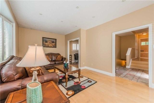 upper - 3724 Queenston Dr, House detached with 3 bedrooms, 1 bathrooms and 4 parking in Mississauga ON | Image 2