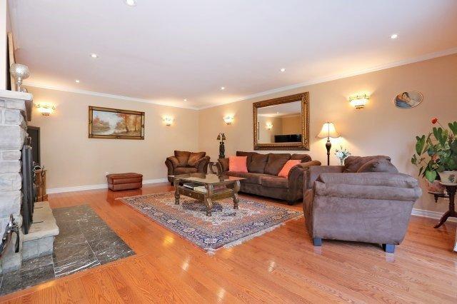 356 Karen Park Cres, House detached with 3 bedrooms, 2 bathrooms and 4 parking in Mississauga ON | Image 10