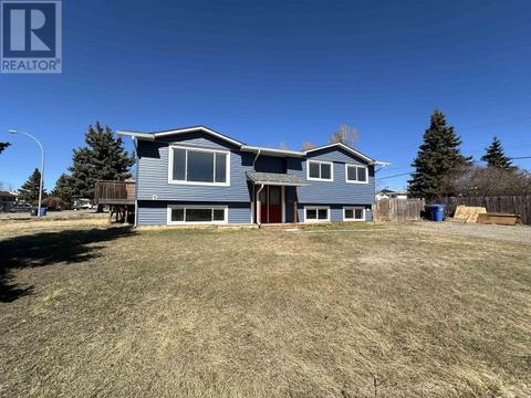 8616 91 Avenue, House detached with 4 bedrooms, 2 bathrooms and null parking in Fort St. John BC | Card Image