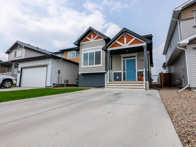 898 Greywolf Run N, House detached with 4 bedrooms, 3 bathrooms and 2 parking in Lethbridge AB | Image 2