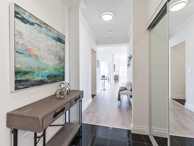 lph4 - 909 Bay St, Condo with 3 bedrooms, 3 bathrooms and 1 parking in Toronto ON | Image 2