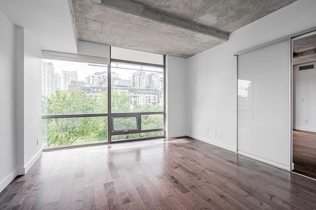 727 - 55 Stewart St, Condo with 2 bedrooms, 2 bathrooms and 1 parking in Toronto ON | Image 2