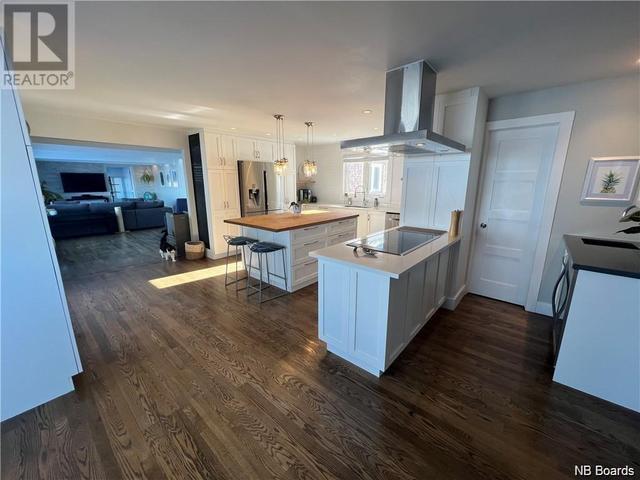 1670 Queen Elizabeth Drive, House detached with 4 bedrooms, 3 bathrooms and null parking in Bathurst NB | Image 18