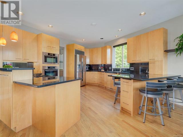 3450 Lord Nelson Way, House detached with 4 bedrooms, 3 bathrooms and 6 parking in Saanich BC | Image 13