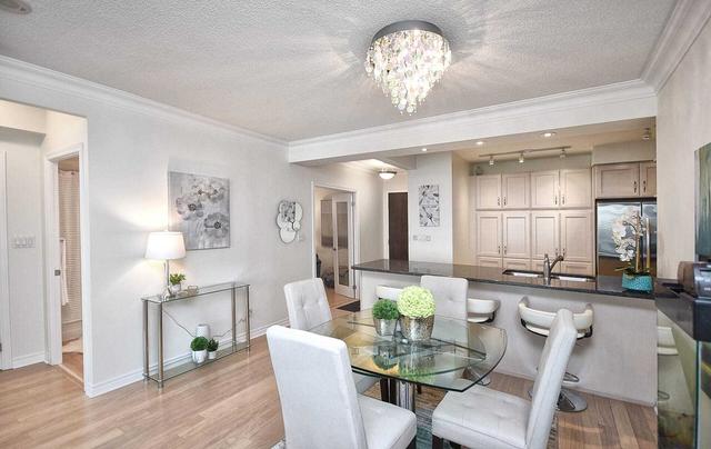 1207 - 88 Promenade Circ, Condo with 2 bedrooms, 2 bathrooms and 1 parking in Vaughan ON | Image 7