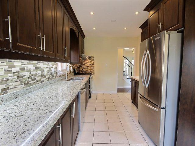 802 Clemens Cres, House detached with 3 bedrooms, 4 bathrooms and 4 parking in Mississauga ON | Image 8