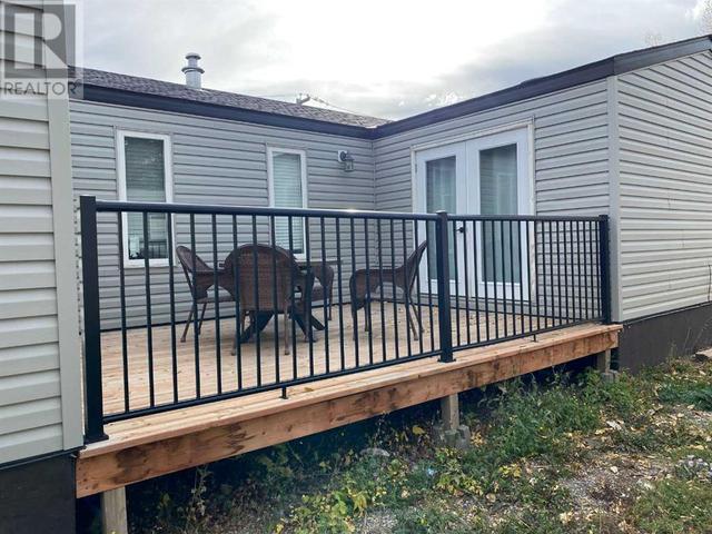 5, - 1048 Elk Avenue, Home with 2 bedrooms, 1 bathrooms and 2 parking in Pincher Creek AB | Image 4