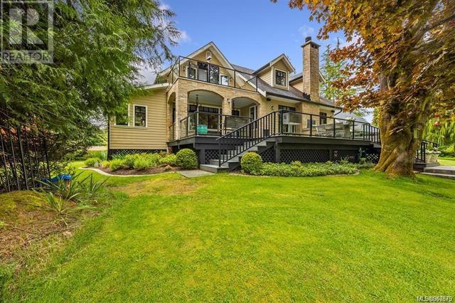 1533 Cedar Ave, House detached with 3 bedrooms, 4 bathrooms and 5 parking in Comox BC | Image 2